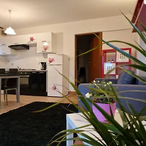 https://apartman-sandro.in-istria.net